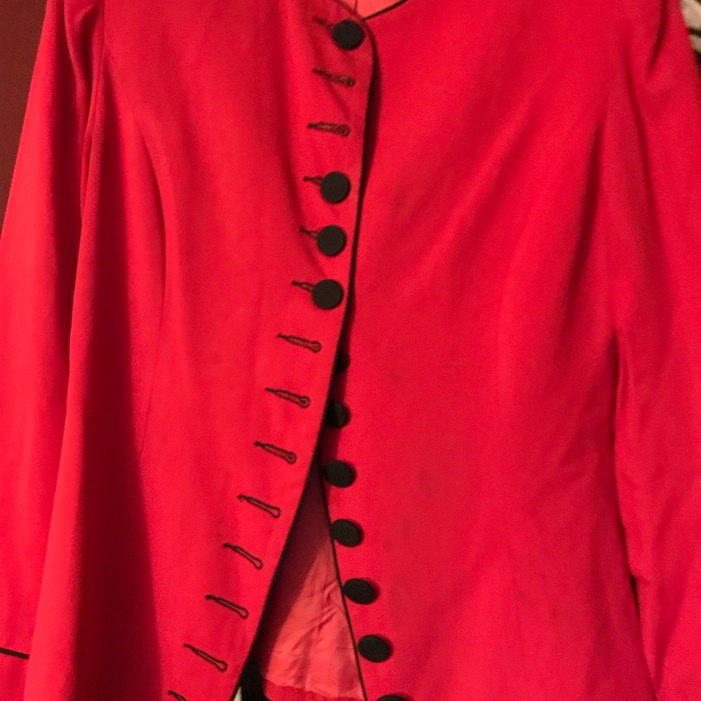 Unique red blazer-w/ buttons & imitation eyelets - Picture 4 of 4